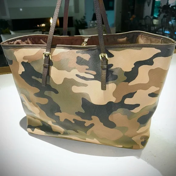 Michael Kors Camouflage Jet Set Tote Patterned Bag (2015 collection) - Picture 3 of 8